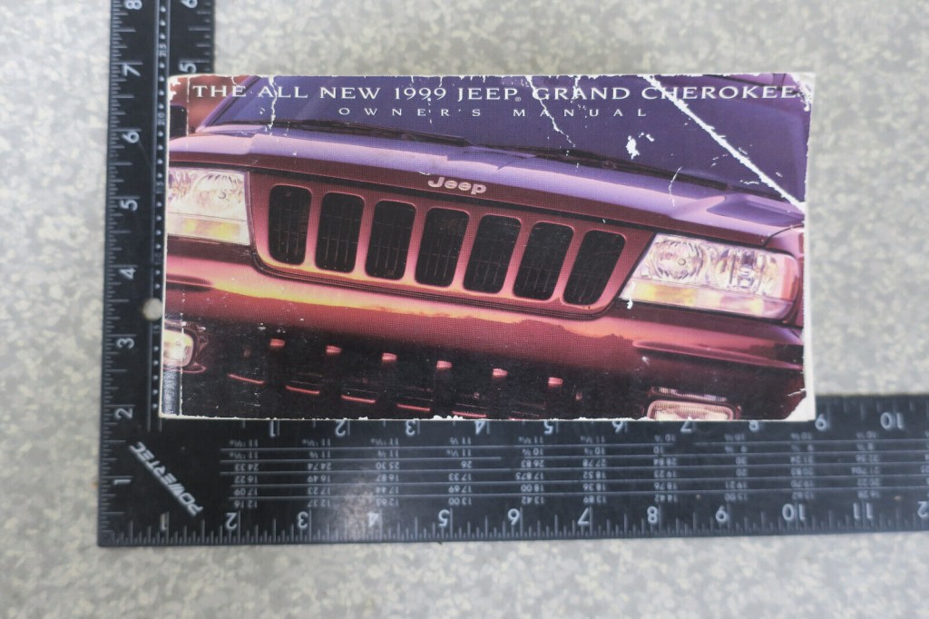 Picture of: JEEP GRAND CHEROKEE OWNER’S MANUAL BOOK FREE SHIPPING OM
