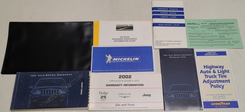 Picture of: JEEP GRAND CHEROKEE OWNERS MANUAL OPERATORS USER GUIDE FACTORY BOOK  OEM SET  eBay